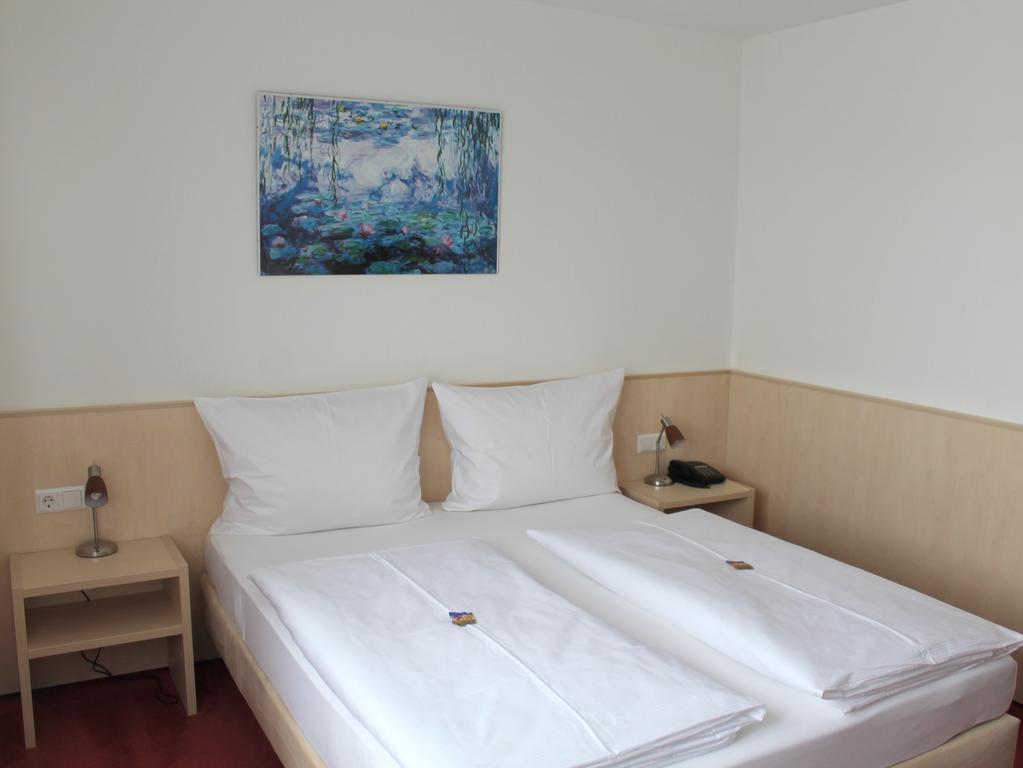Hotel Am Bad Esslingen am Neckar Ngoại thất bức ảnh